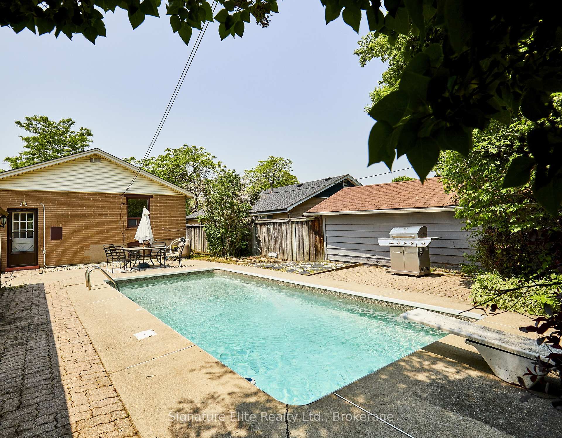 Photo 14 of 25 Farmbrook Road, Scarborough, Woburn — HOMEH