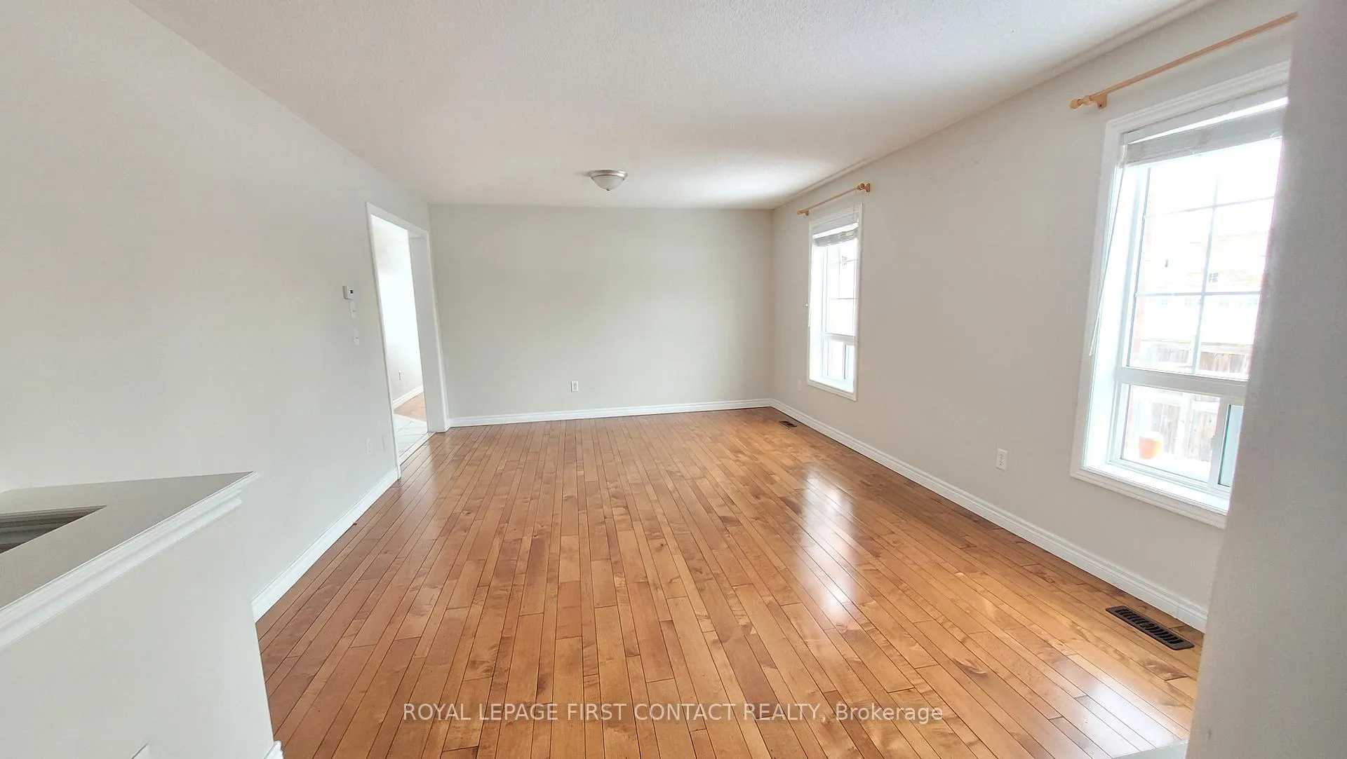 Photo 5 of Unit UPPER, 58 Lake Crescent, Barrie, Holly — HOMEH