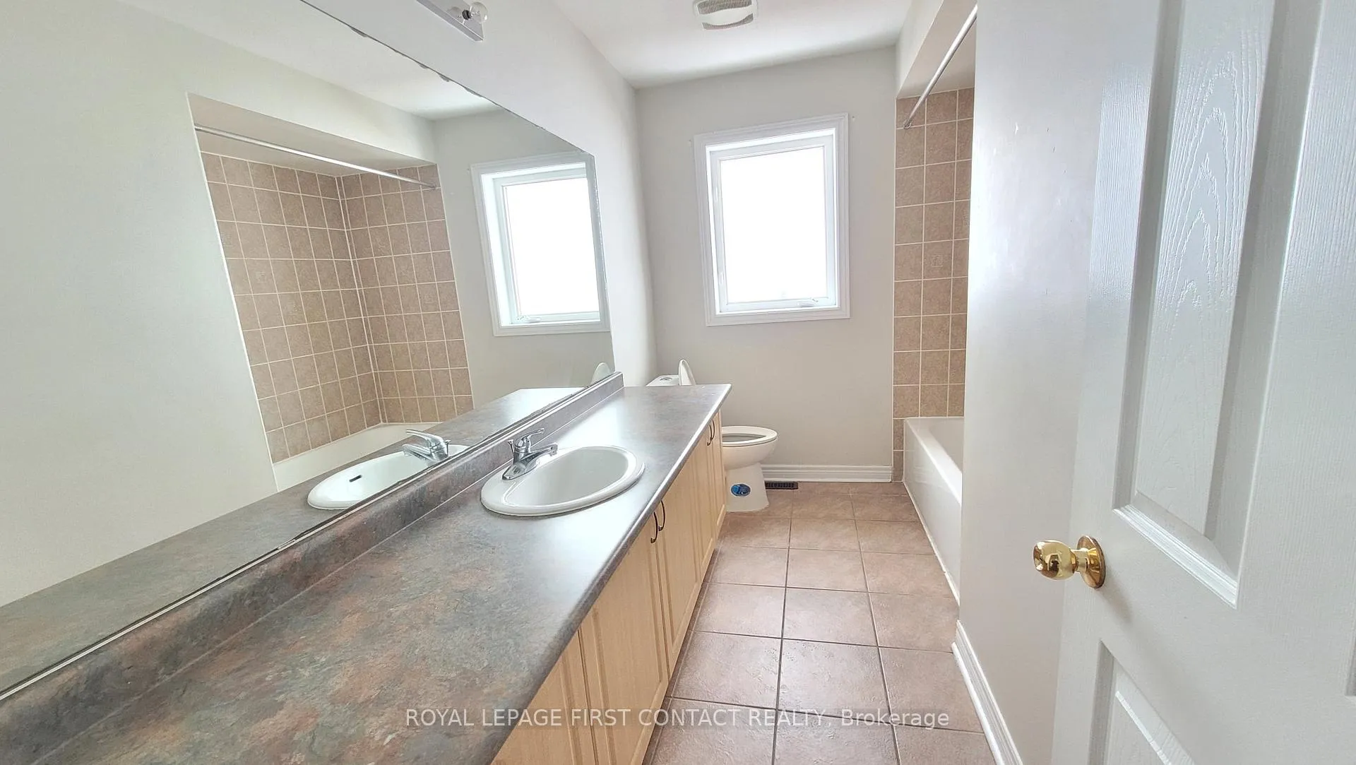Photo 8 of Unit UPPER, 58 Lake Crescent, Barrie, Holly — HOMEH