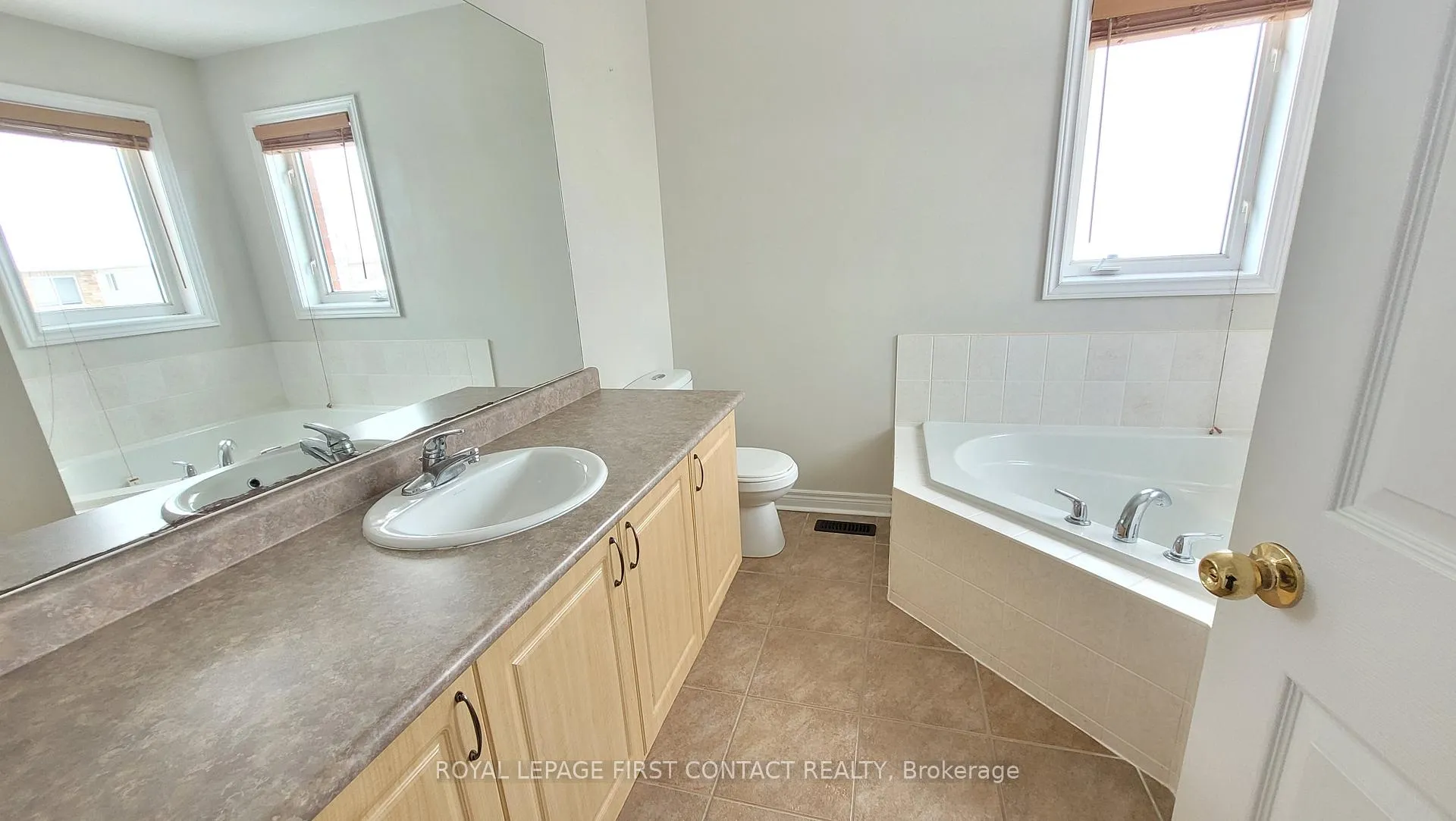Photo 10 of Unit UPPER, 58 Lake Crescent, Barrie, Holly — HOMEH