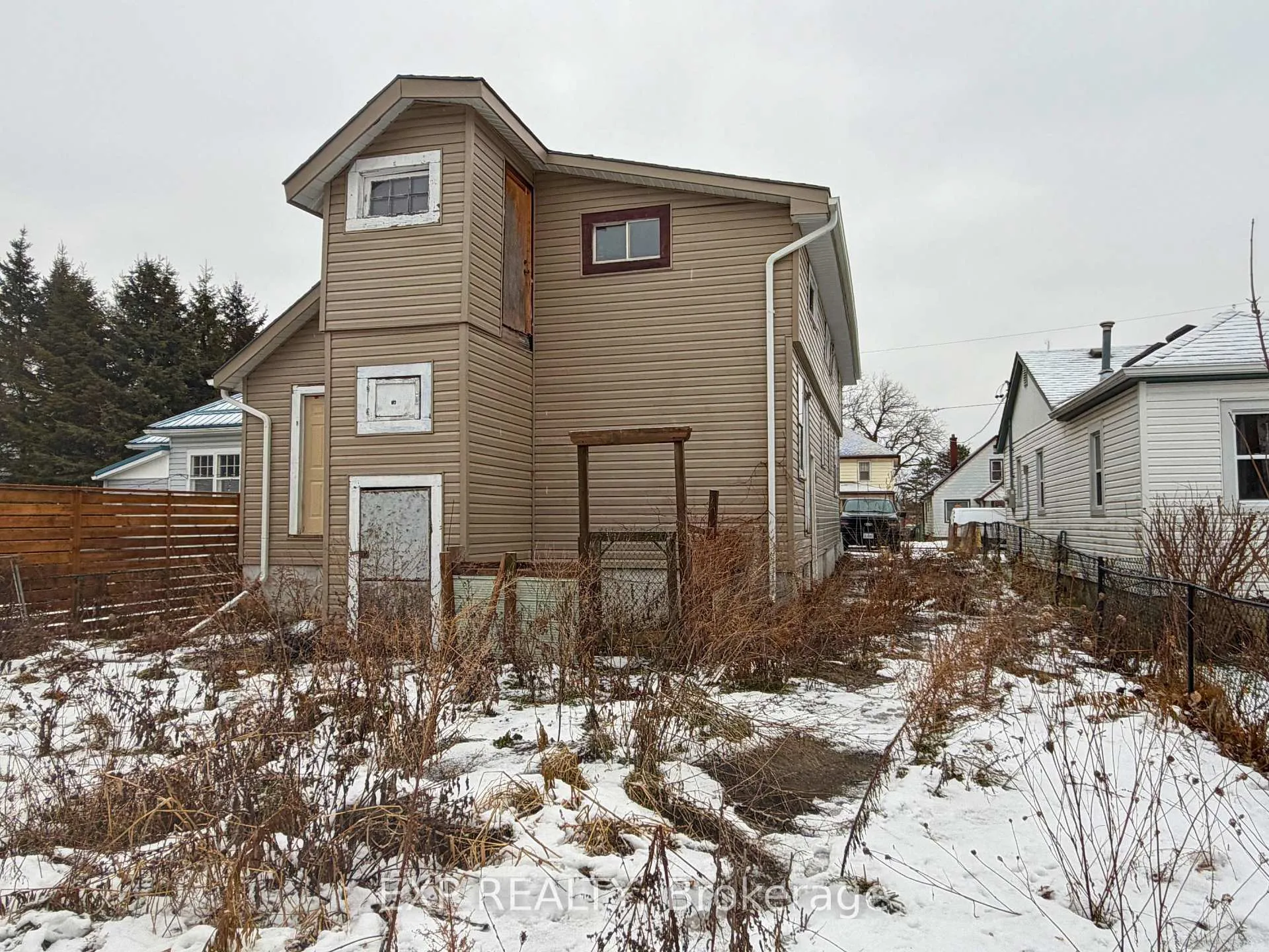 Photo 3 of 16 Nelson Street, Norfolk, Simcoe — HOMEH
