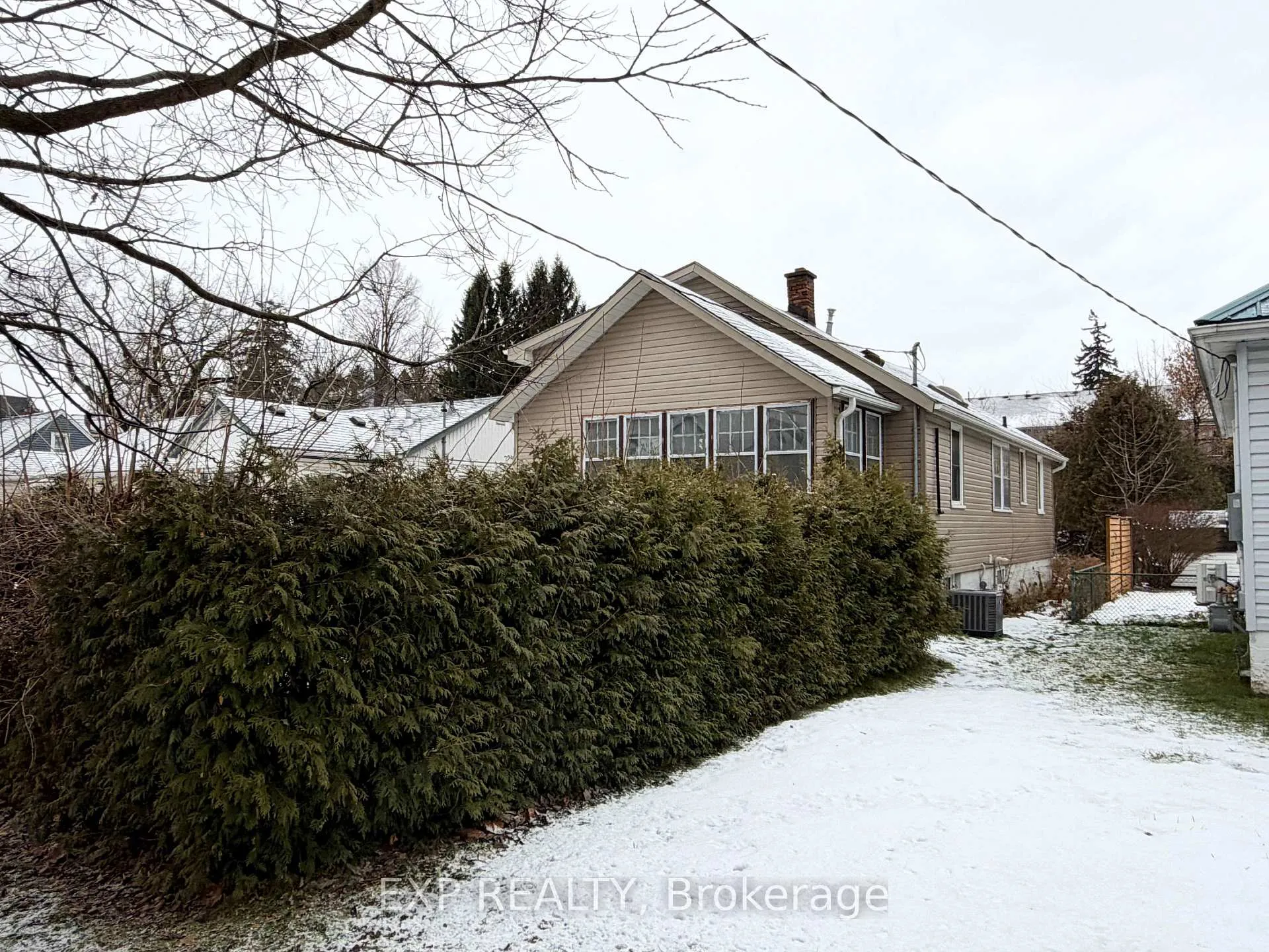Photo 4 of 16 Nelson Street, Norfolk, Simcoe — HOMEH