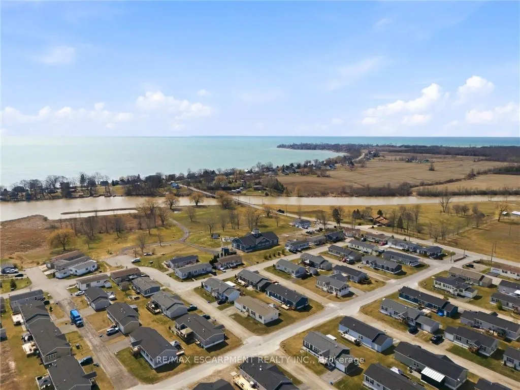 Photo 7 of 20 Hickory Hollow, Haldimand, Nanticoke — HOMEH