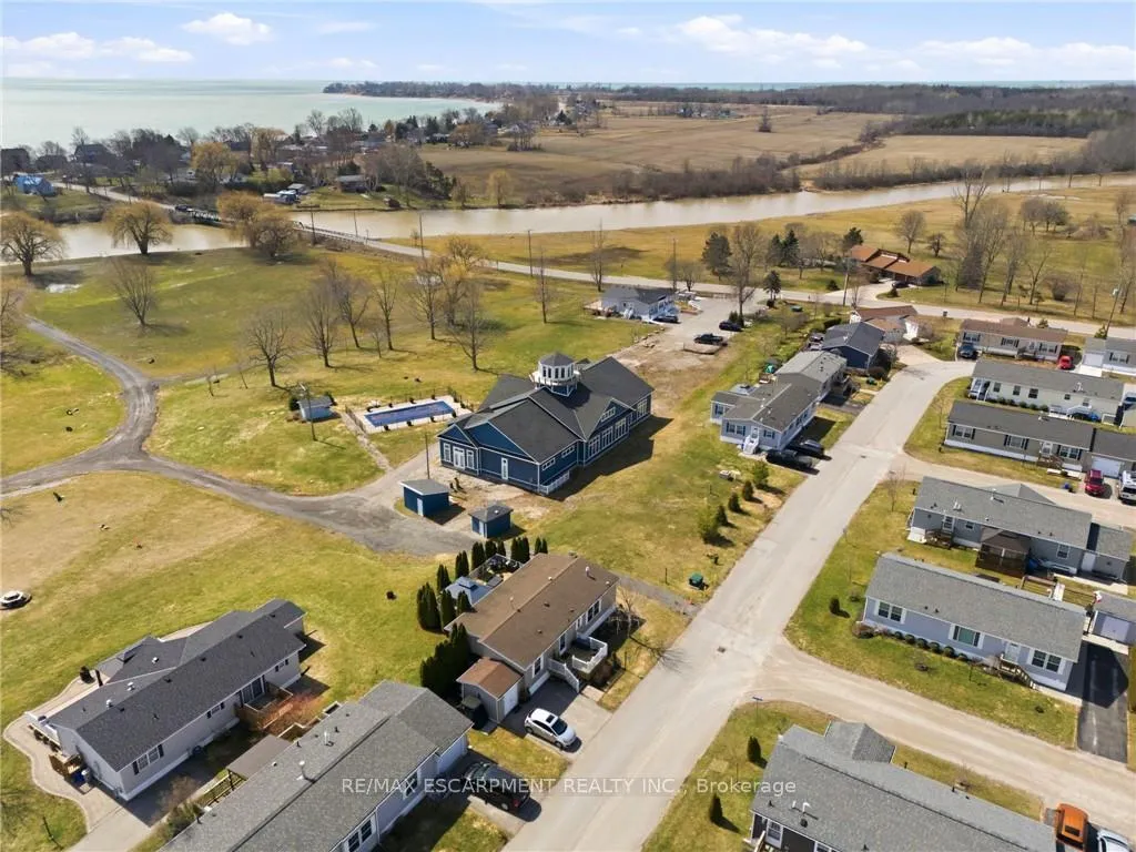 Photo 9 of 20 Hickory Hollow, Haldimand, Nanticoke — HOMEH