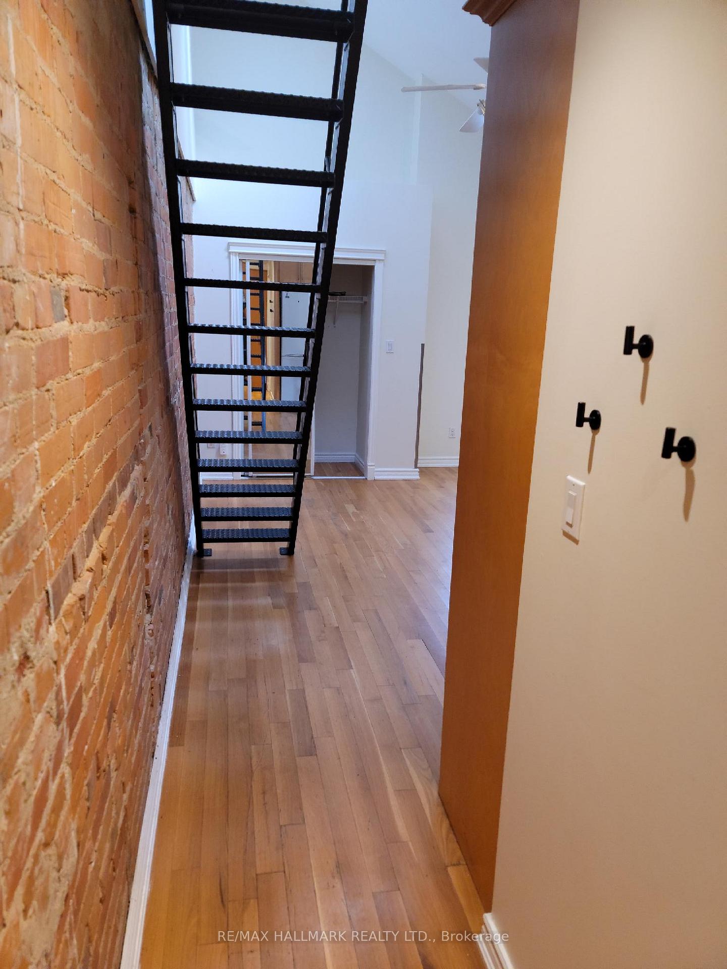Photo 3 of Unit 2B, 8 St. Joseph Street, Toronto, Bay Street Corridor — HOMEH