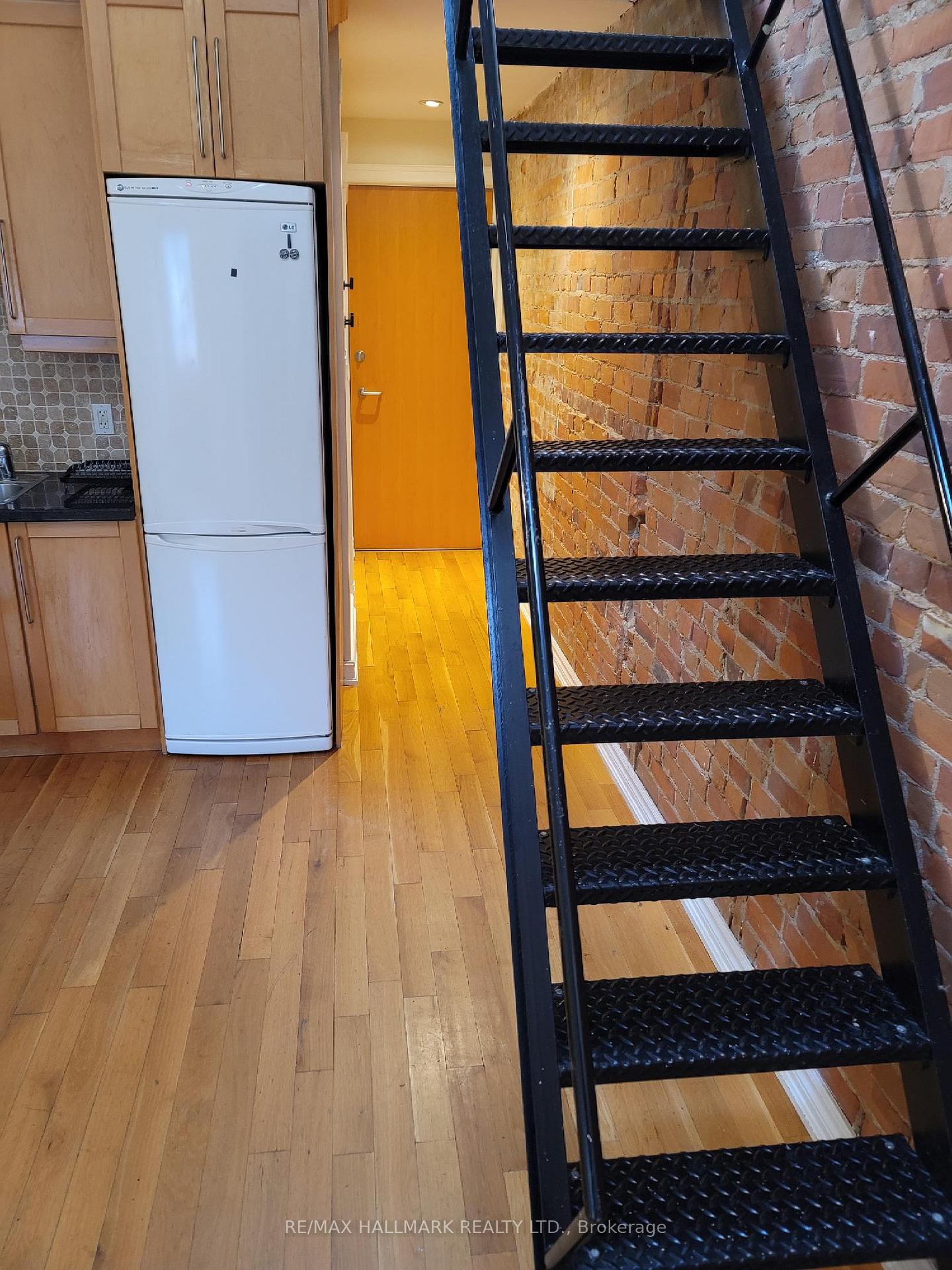 Photo 4 of Unit 2B, 8 St. Joseph Street, Toronto, Bay Street Corridor — HOMEH