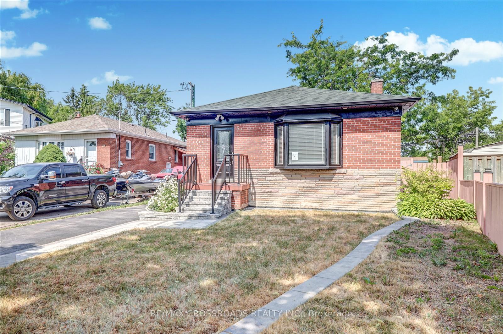Photo 2 of 31 Benlight Crescent, Scarborough, Woburn — HOMEH