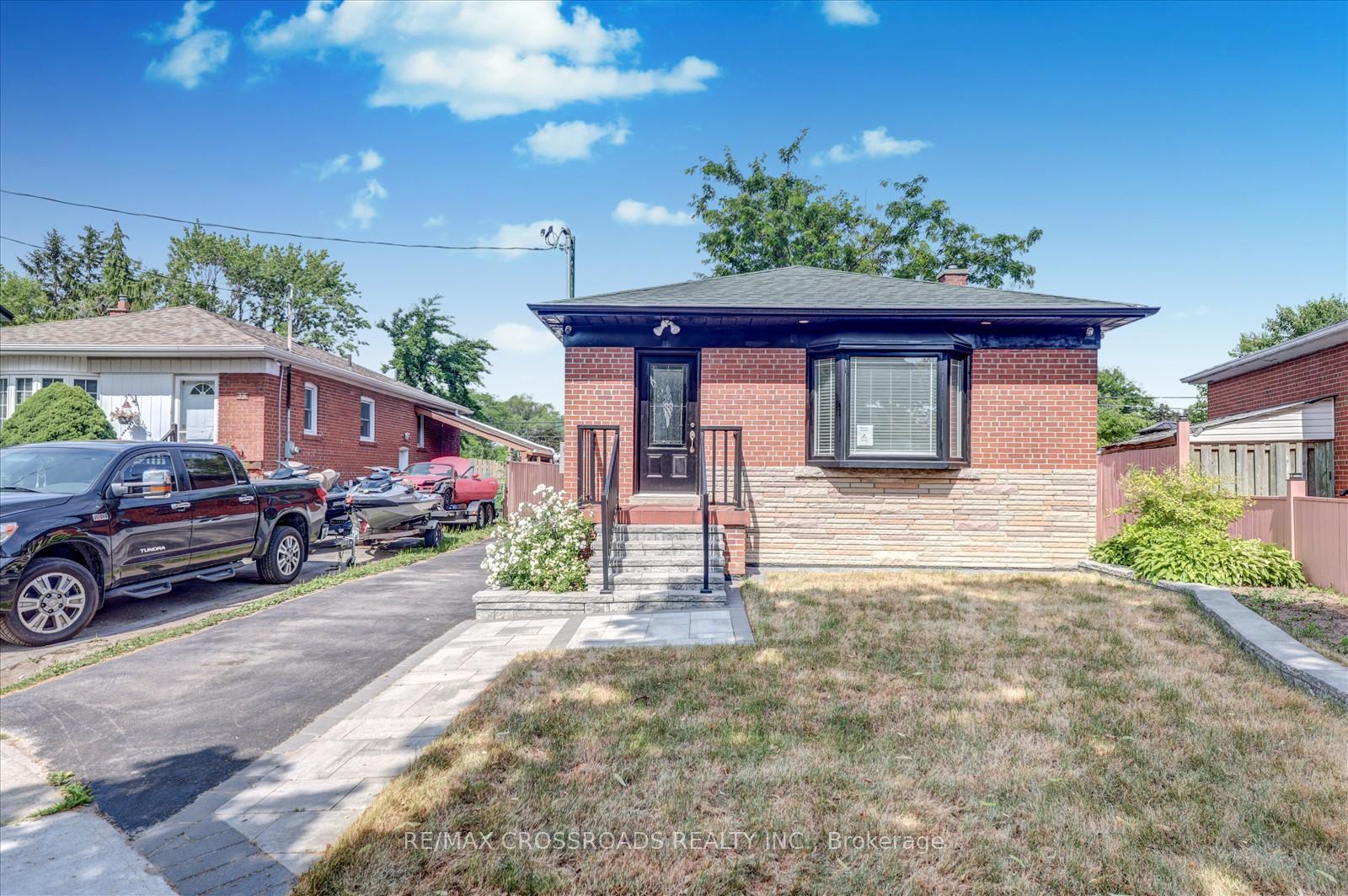Photo 3 of 31 Benlight Crescent, Scarborough, Woburn — HOMEH
