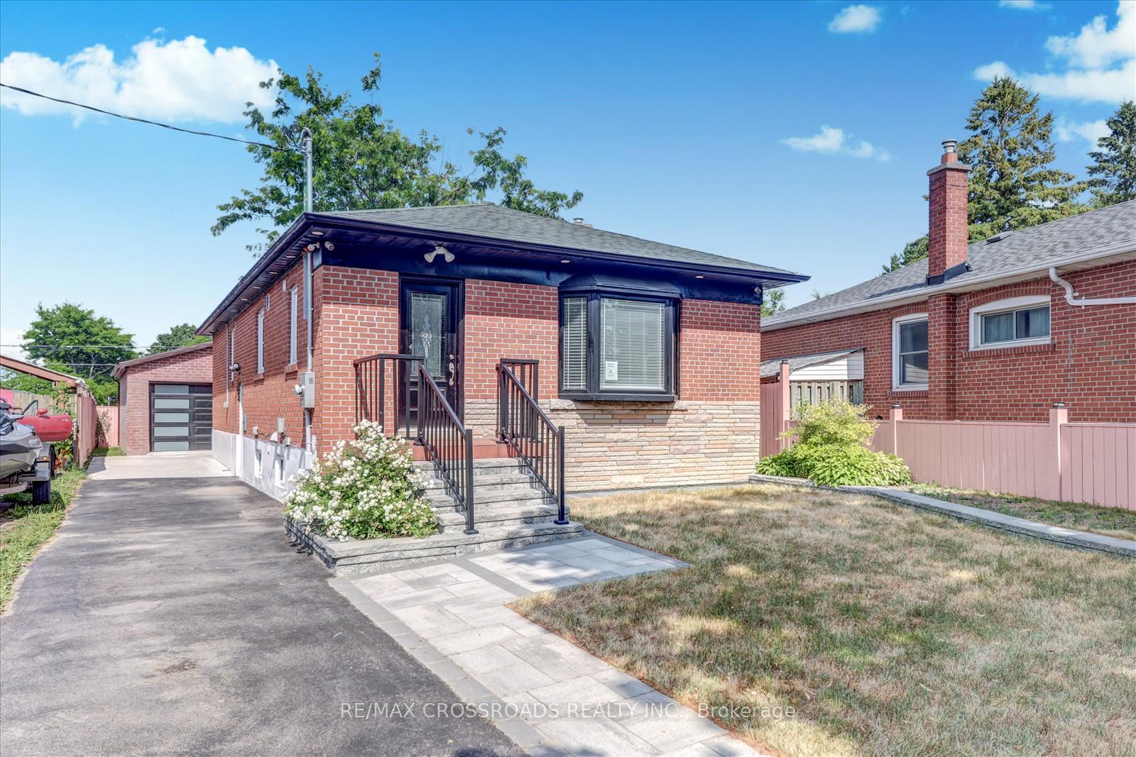 Photo 4 of 31 Benlight Crescent, Scarborough, Woburn — HOMEH