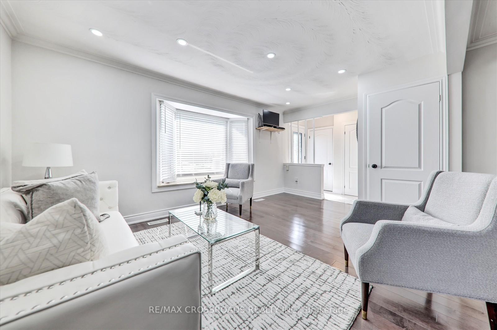 Photo 9 of 31 Benlight Crescent, Scarborough, Woburn — HOMEH