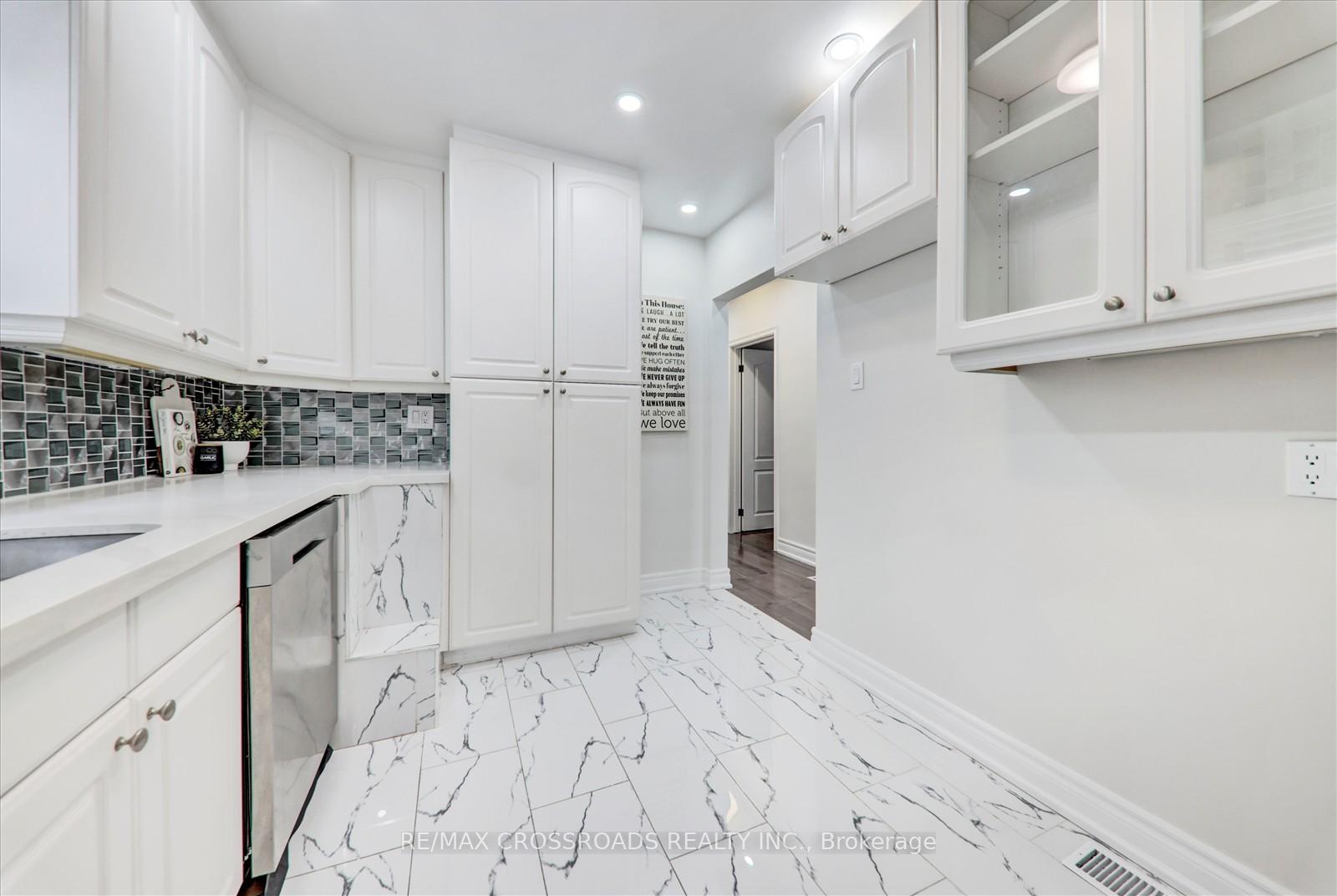 Photo 14 of 31 Benlight Crescent, Scarborough, Woburn — HOMEH