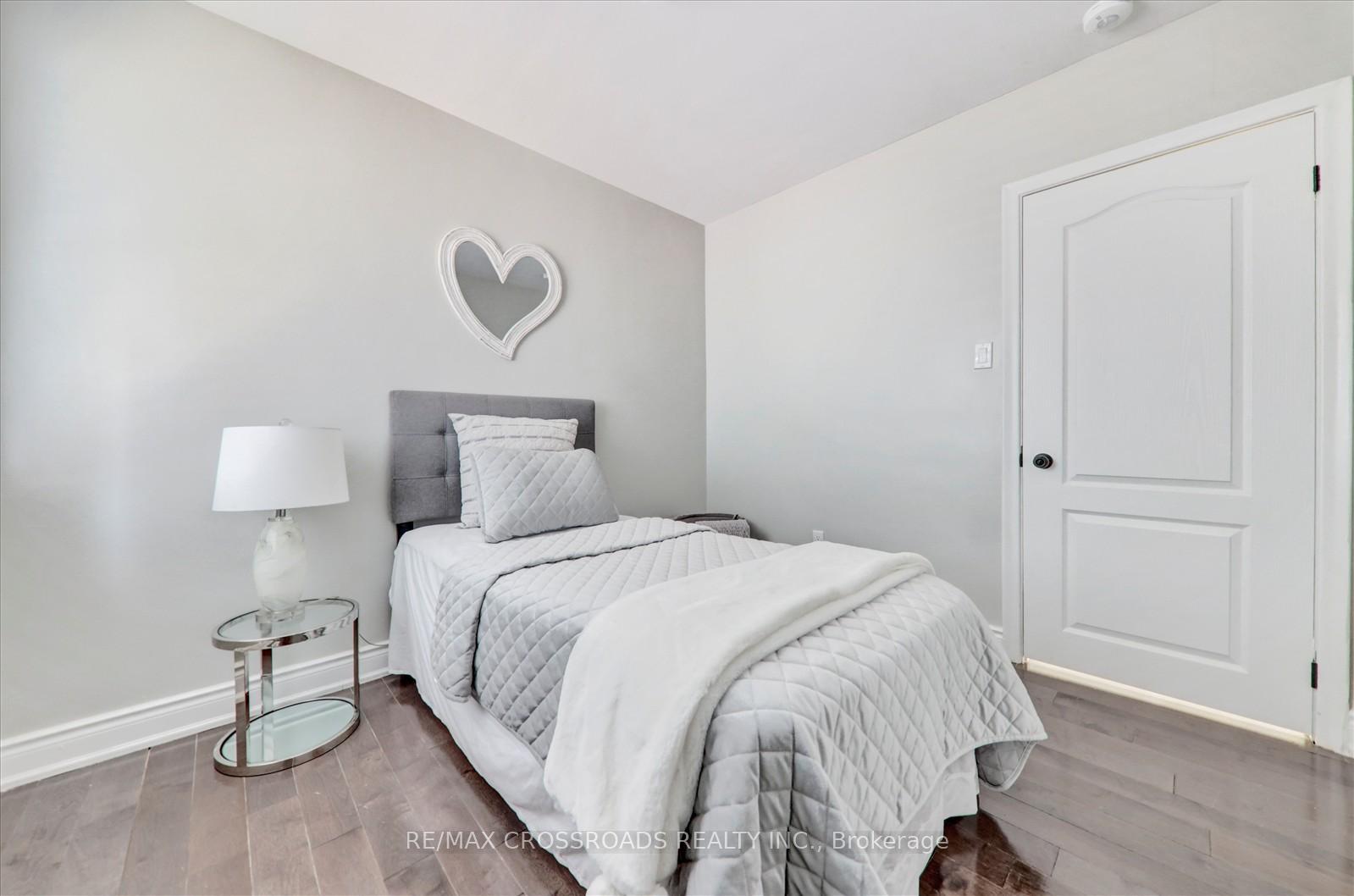 Photo 17 of 31 Benlight Crescent, Scarborough, Woburn — HOMEH