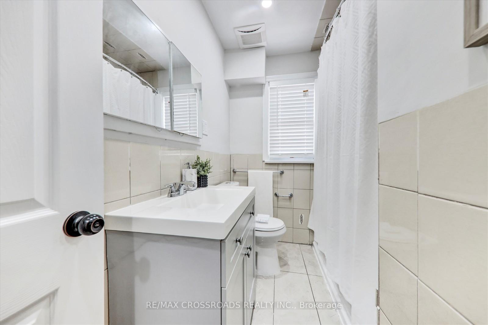 Photo 18 of 31 Benlight Crescent, Scarborough, Woburn — HOMEH