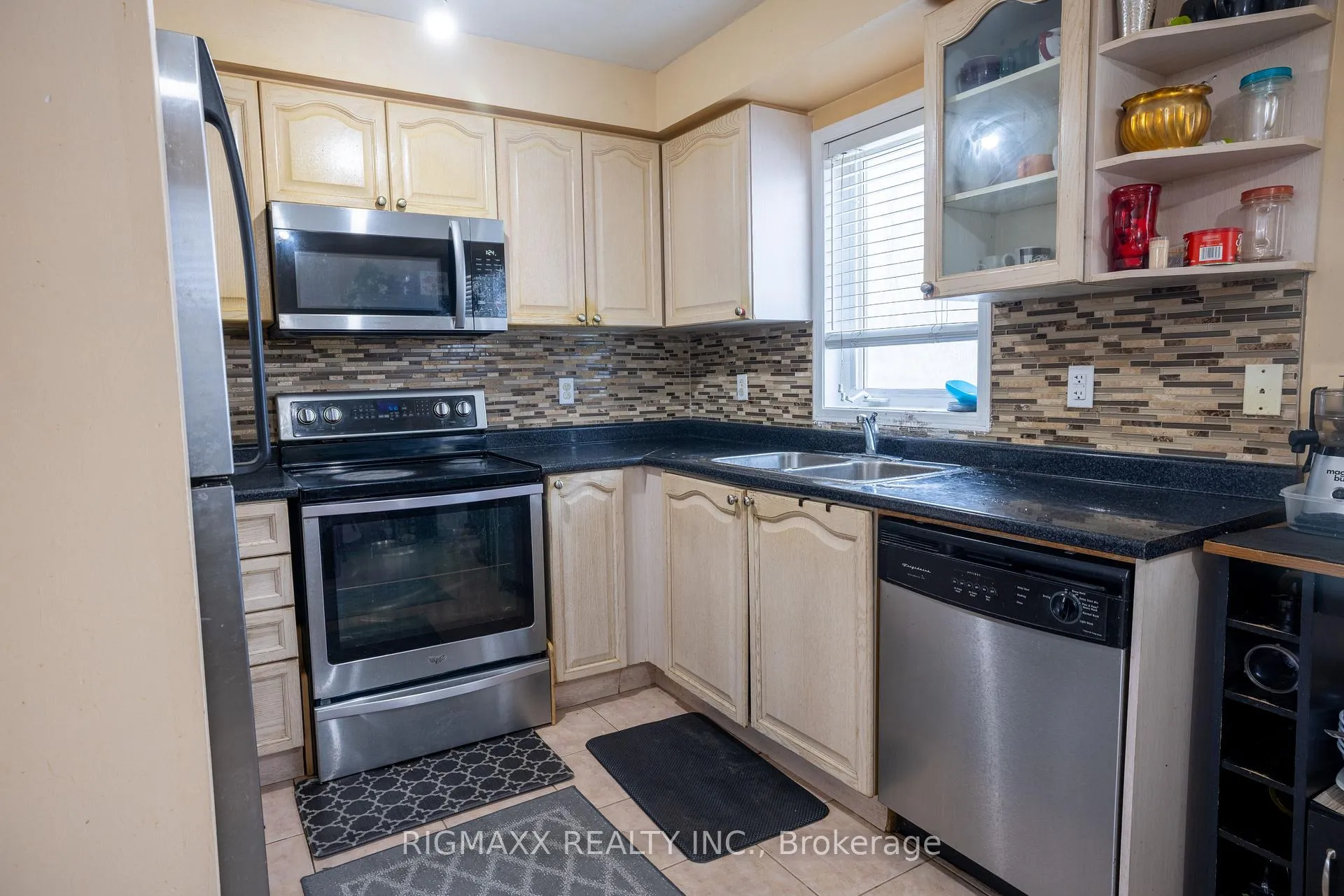 Photo 6 of 81 Bernard Avenue, Brampton, Fletcher's Creek South — HOMEH