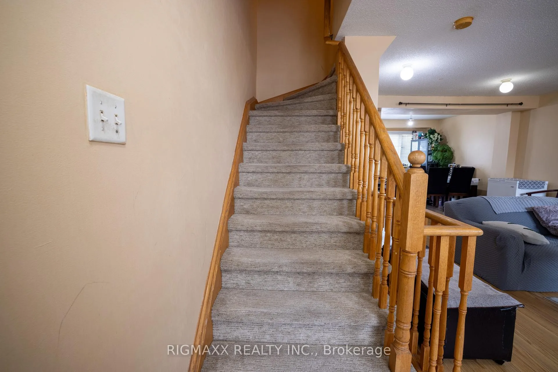 Photo 10 of 81 Bernard Avenue, Brampton, Fletcher's Creek South — HOMEH