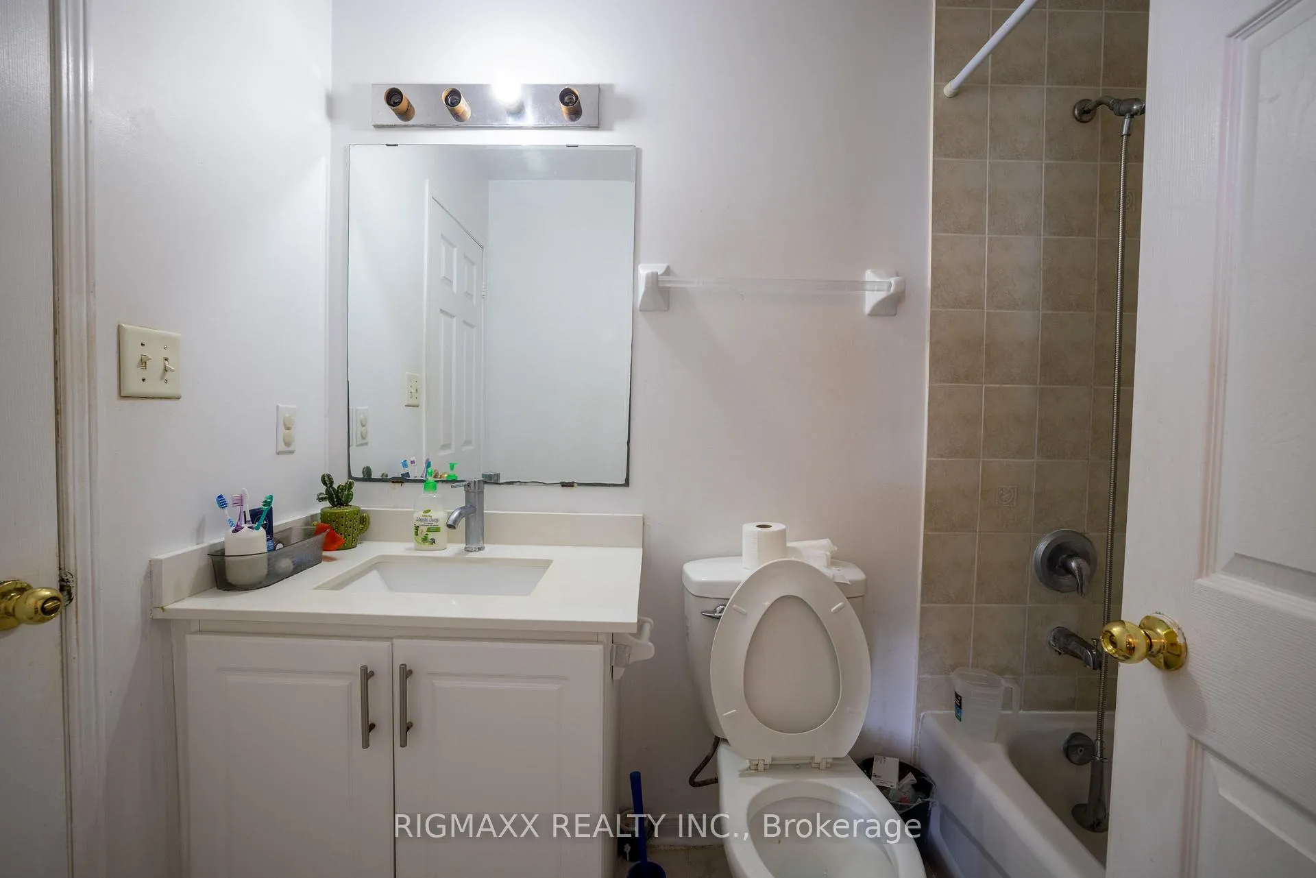 Photo 29 of 81 Bernard Avenue, Brampton, Fletcher's Creek South — HOMEH