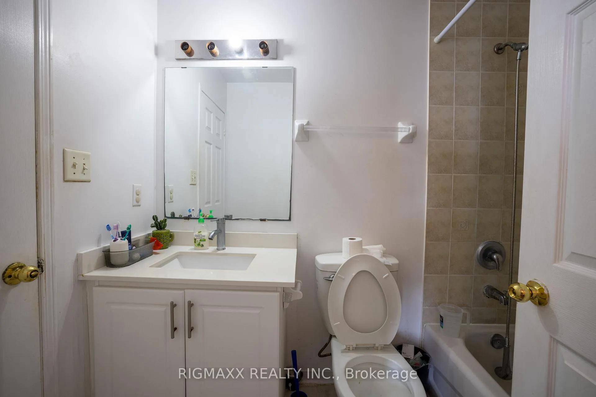Photo 37 of 81 Bernard Avenue, Brampton, Fletcher's Creek South — HOMEH