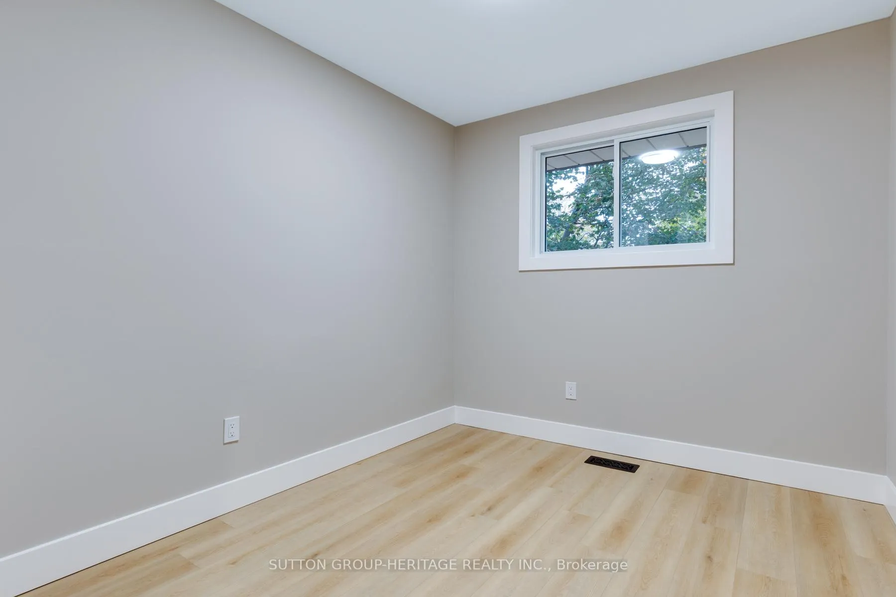 Photo 29 of 77 Claymore Crescent, Oshawa, Eastdale — HOMEH