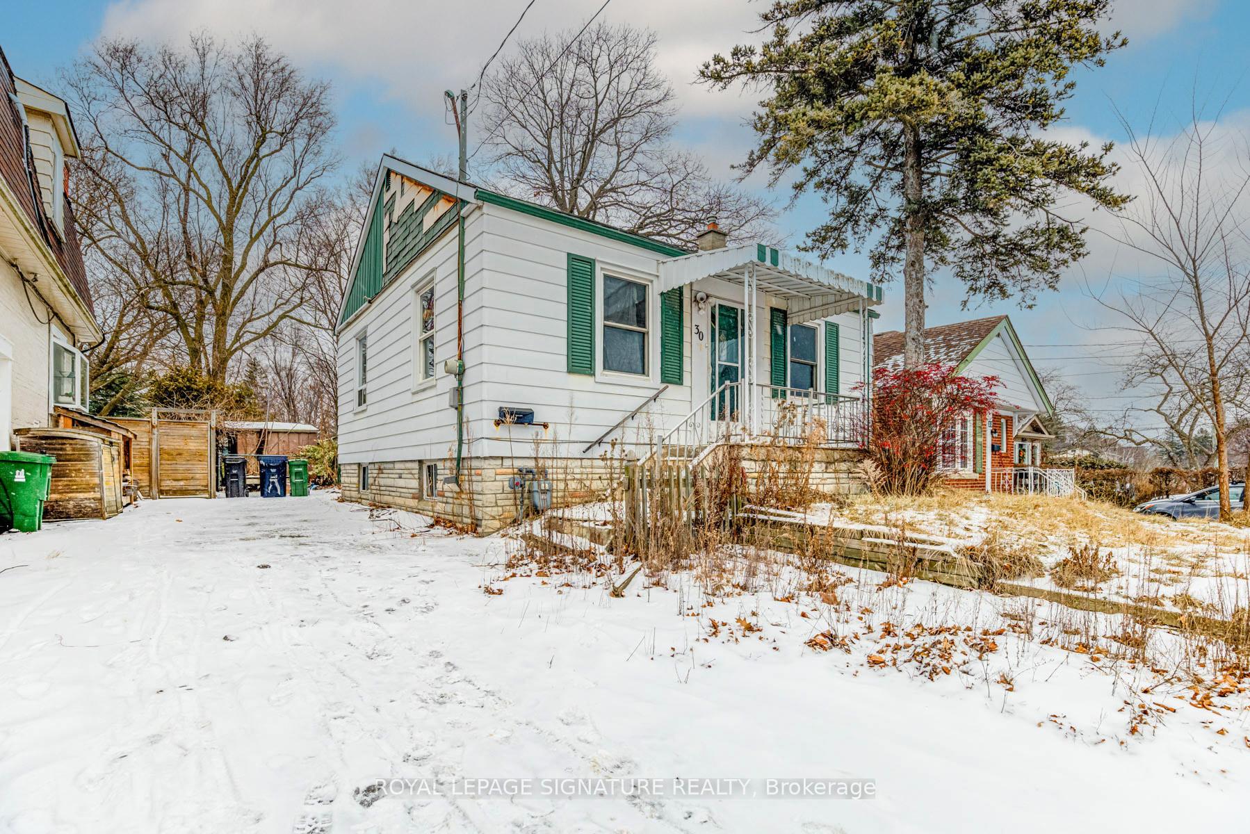 Photo 2 of 30 Freeman Street, Scarborough, Birchcliffe-Cliffside — HOMEH