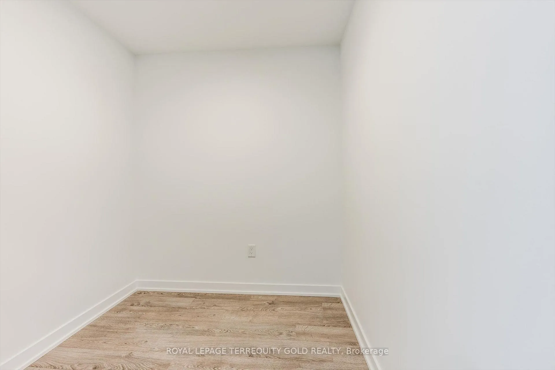 Photo 14 of Unit 705, 720 Whitlock Avenue, Milton, Cobban — HOMEH
