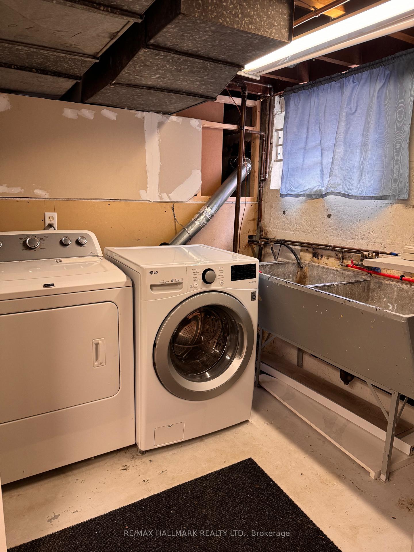 Photo 5 of Unit Lower, 341 Linsmore Crescent, Toronto, East York — HOMEH
