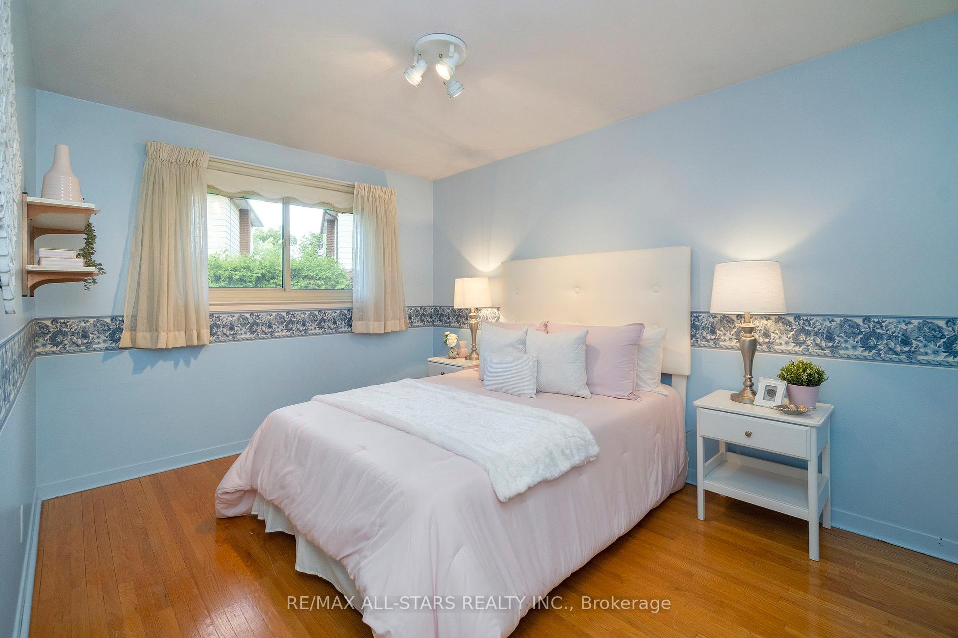 Photo 2 of 24 Ensign Place, Scarborough, Woburn — HOMEH
