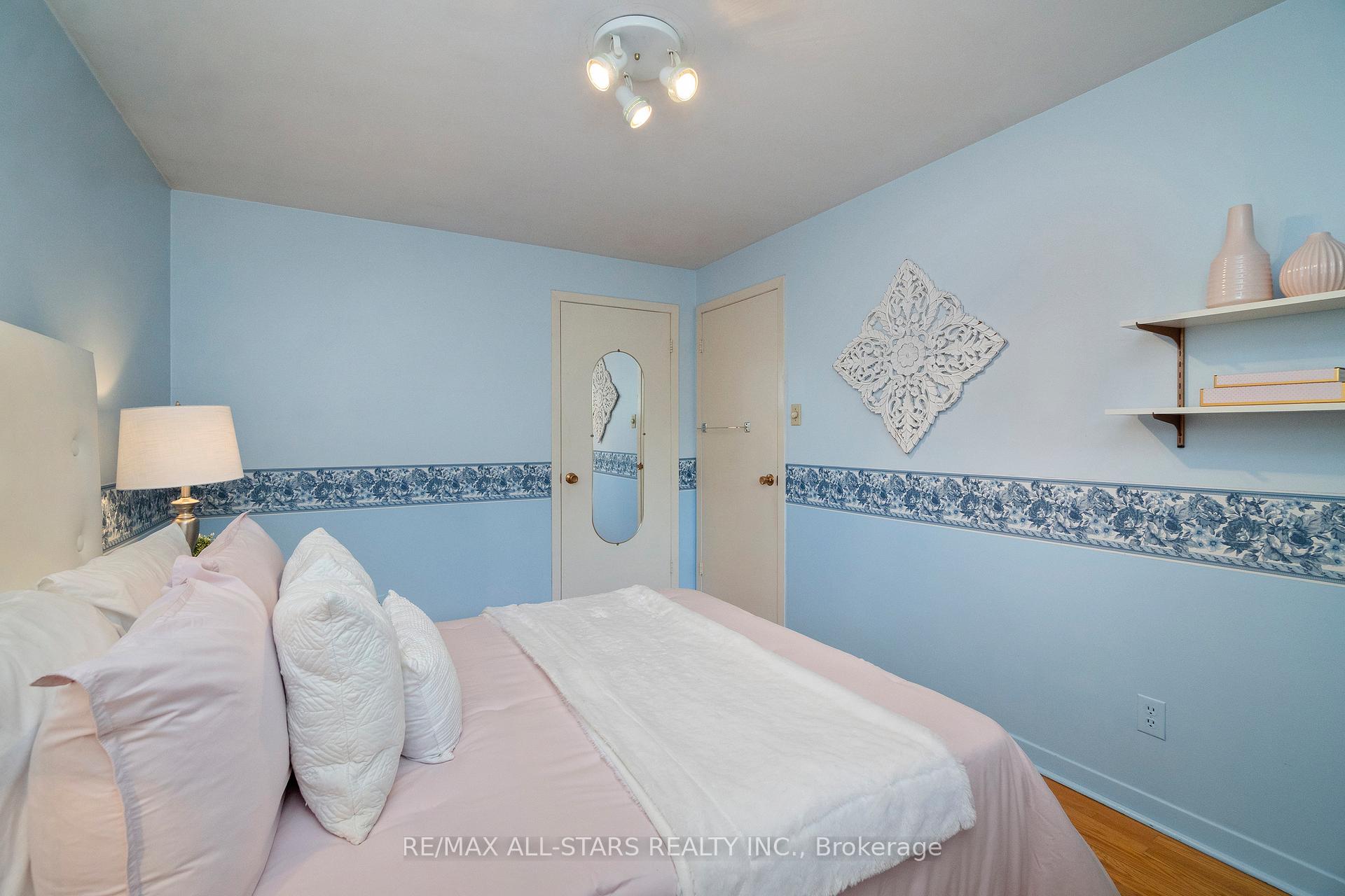 Photo 3 of 24 Ensign Place, Scarborough, Woburn — HOMEH