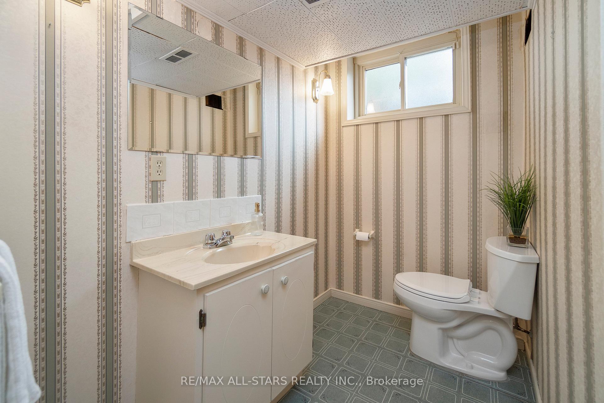 Photo 16 of 24 Ensign Place, Scarborough, Woburn — HOMEH