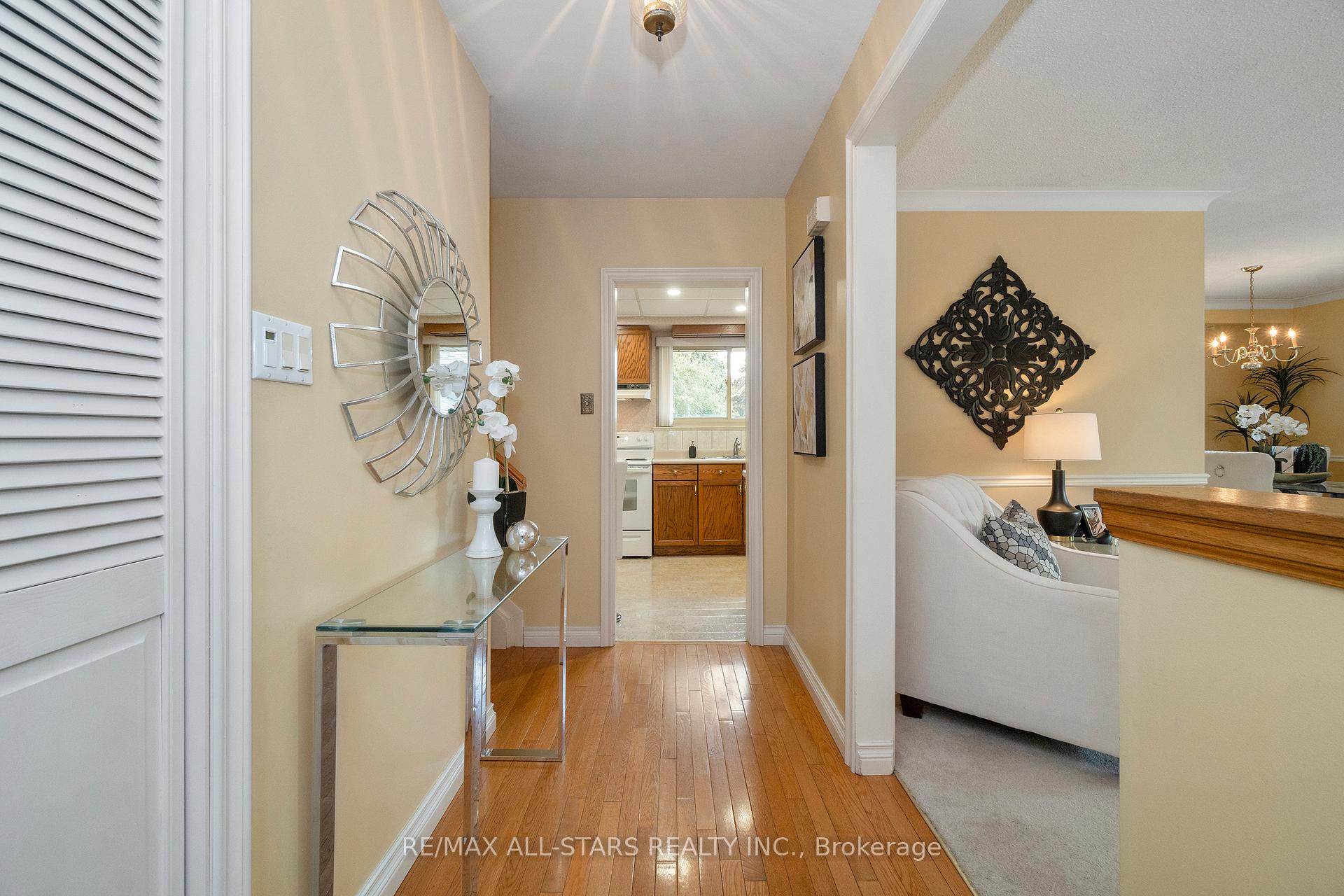Photo 18 of 24 Ensign Place, Scarborough, Woburn — HOMEH