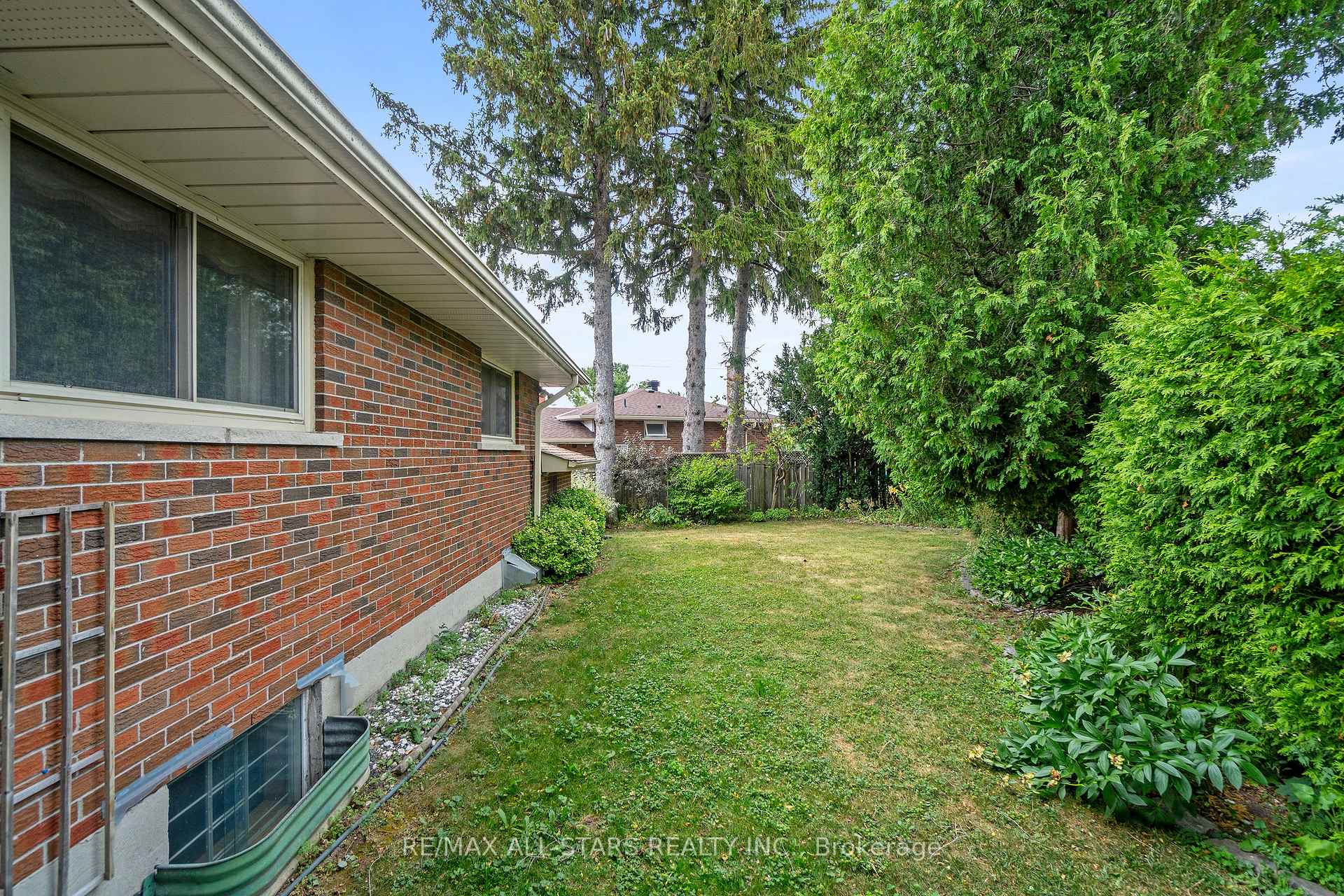 Photo 22 of 24 Ensign Place, Scarborough, Woburn — HOMEH