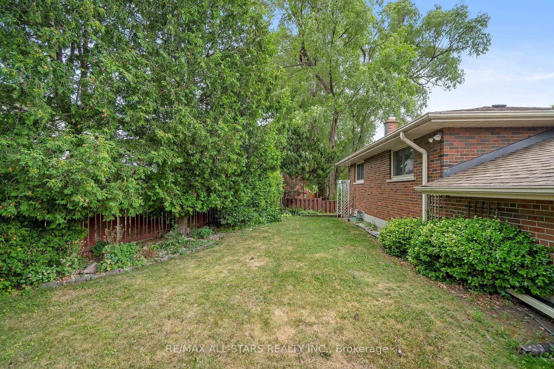 Photo 25 of 24 Ensign Place, Scarborough, Woburn — HOMEH