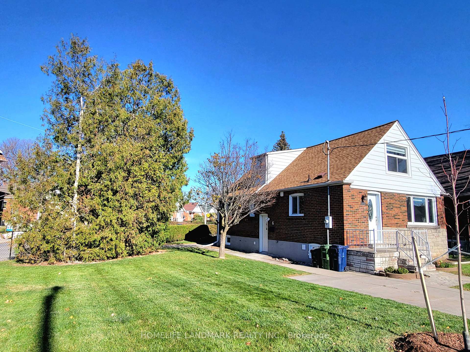Photo 2 of Unit Main, 6 Gardens Crescent, Toronto, East York — HOMEH