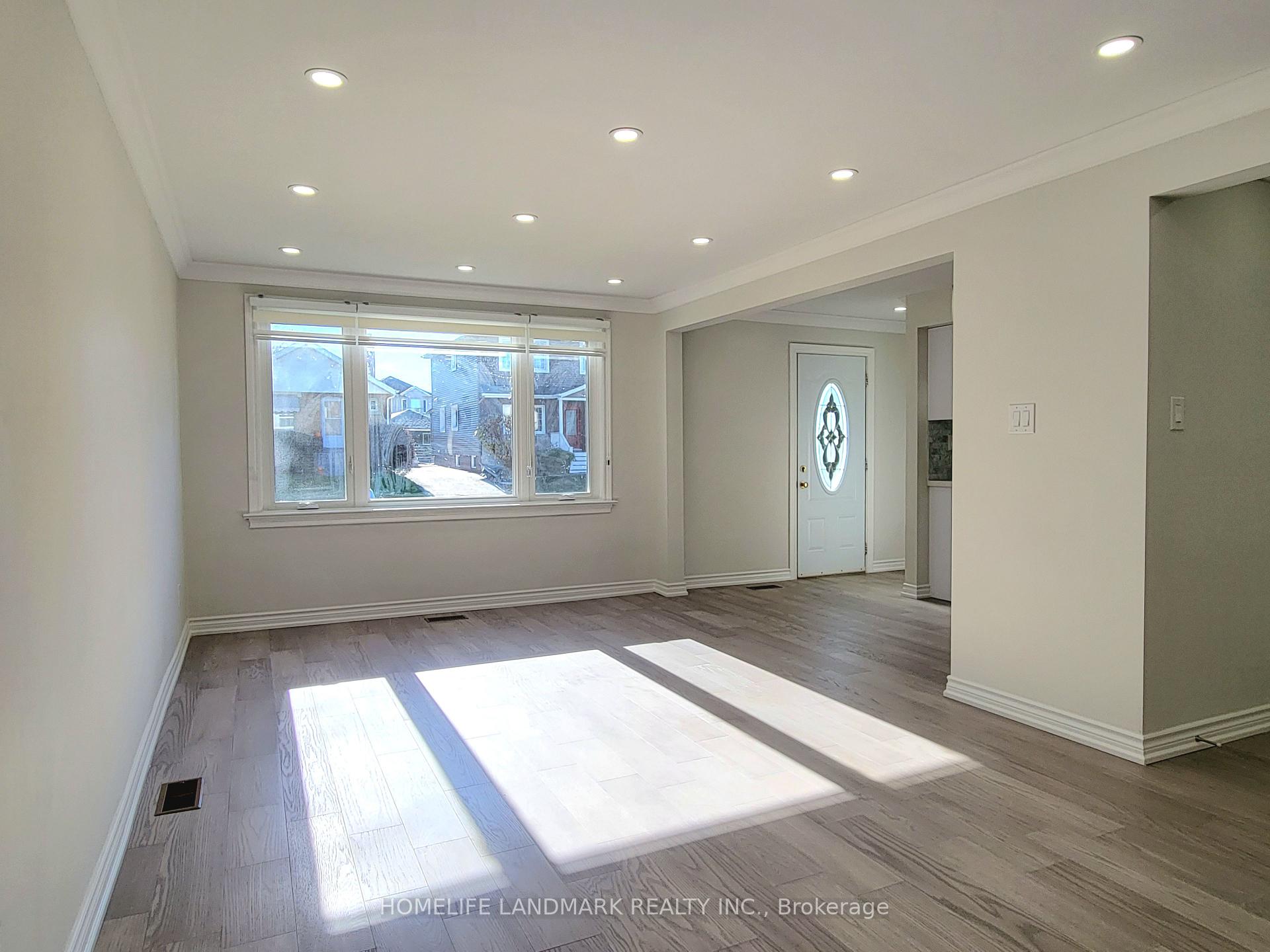 Photo 5 of Unit Main, 6 Gardens Crescent, Toronto, East York — HOMEH