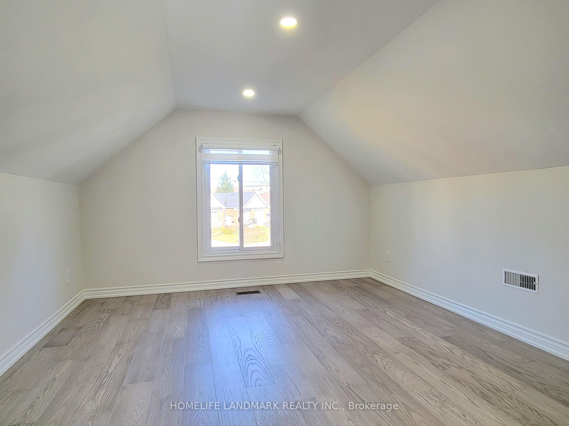 Photo 12 of Unit Main, 6 Gardens Crescent, Toronto, East York — HOMEH
