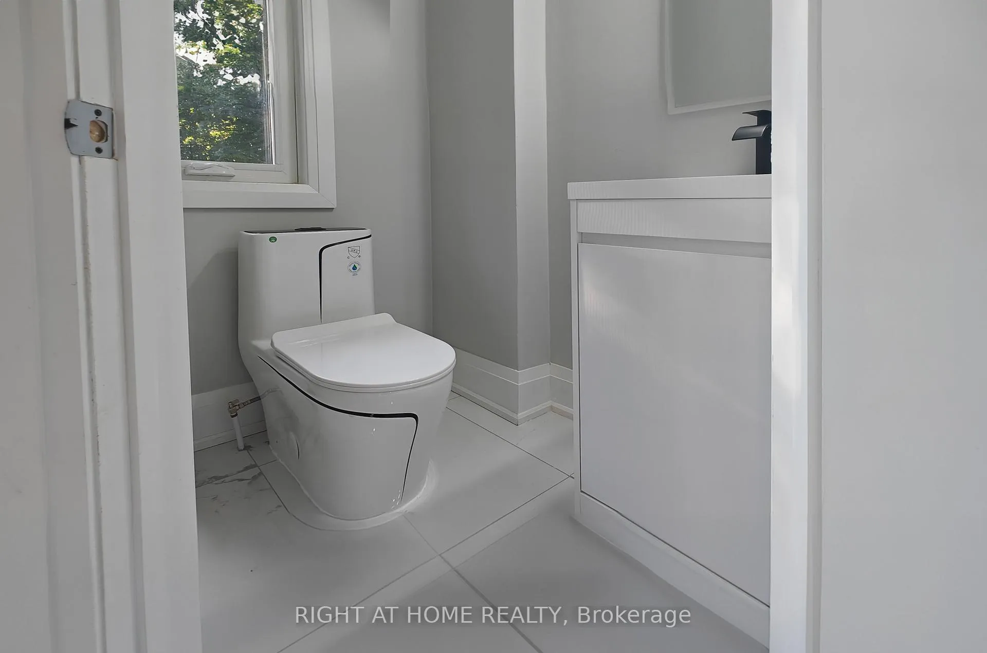 Photo 13 of 381 East 23rd Street, Hamilton, Burkholme — HOMEH