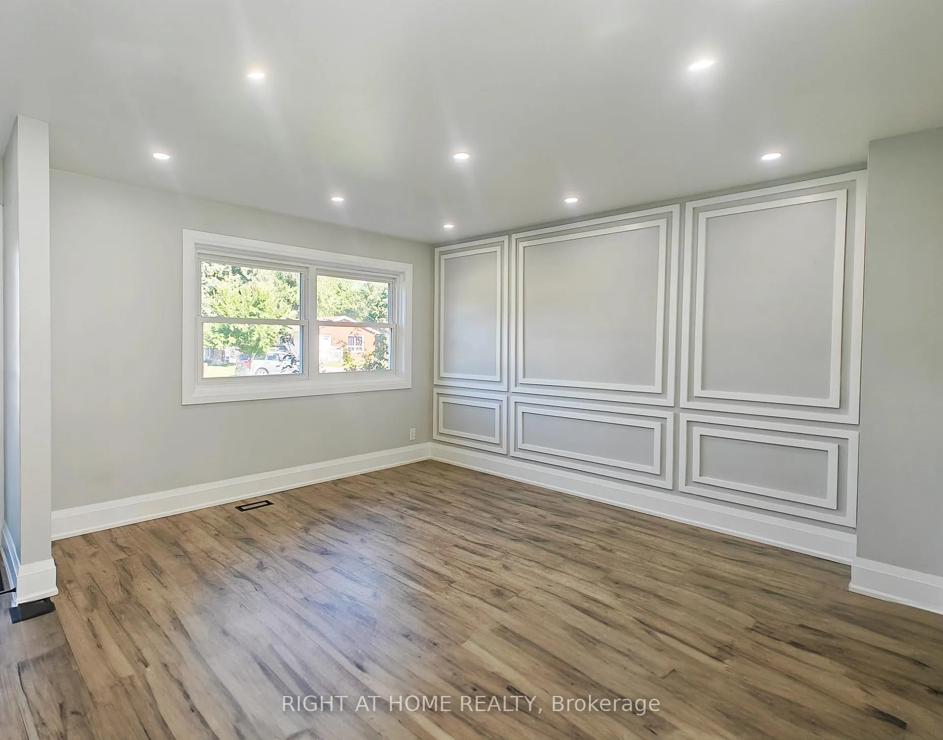 Photo 18 of 381 East 23rd Street, Hamilton, Burkholme — HOMEH