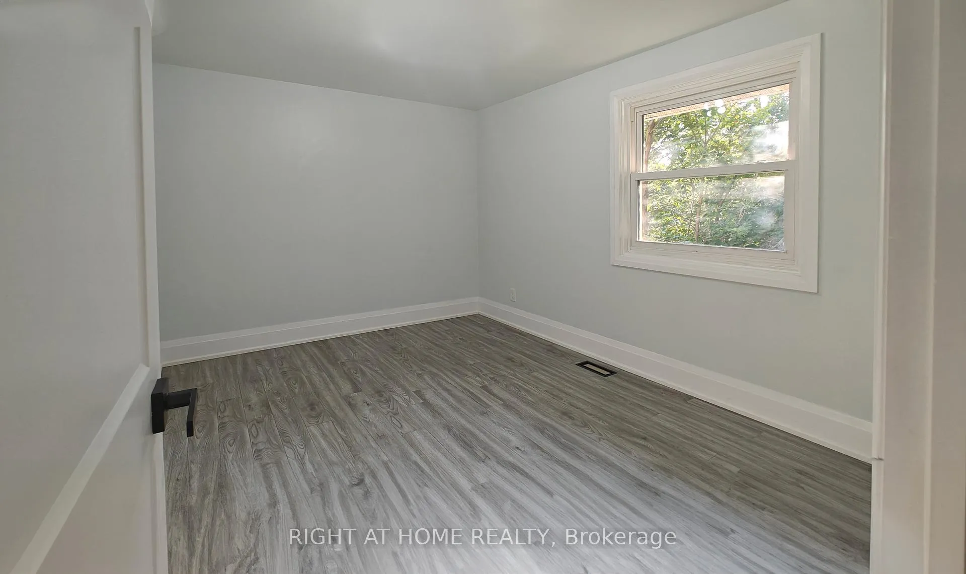 Photo 20 of 381 East 23rd Street, Hamilton, Burkholme — HOMEH