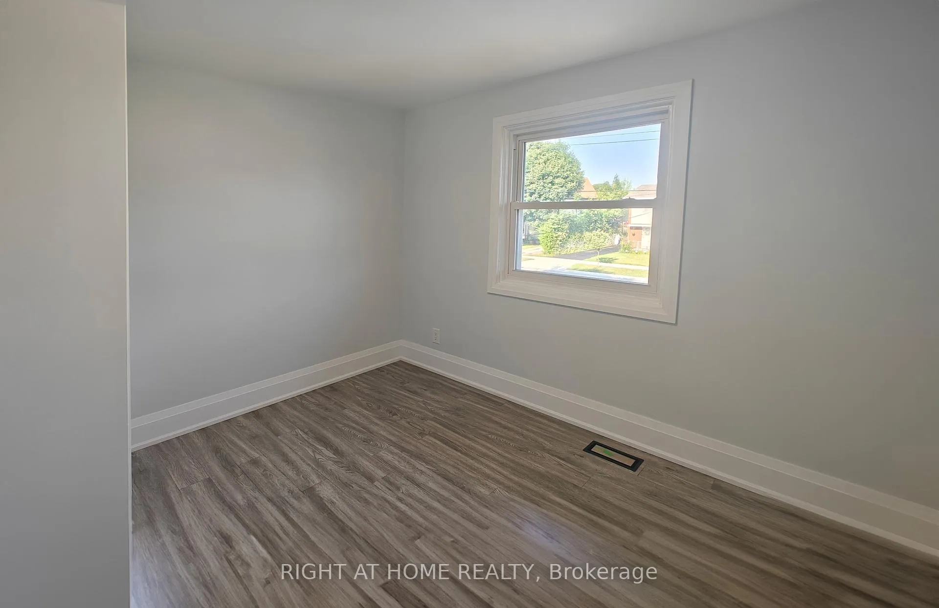 Photo 23 of 381 East 23rd Street, Hamilton, Burkholme — HOMEH
