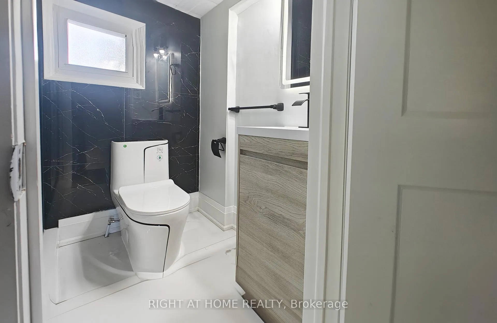 Photo 31 of 381 East 23rd Street, Hamilton, Burkholme — HOMEH