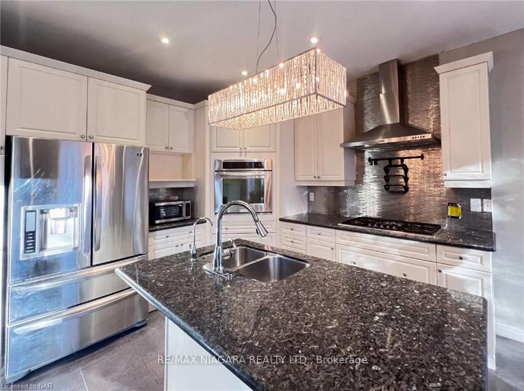 Photo 9 of 114 Winterberry Boulevard S, Thorold, Confederation Heights — HOMEH