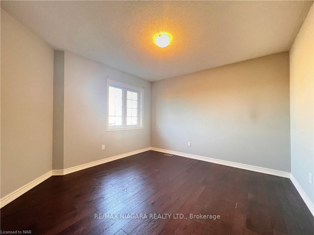 Photo 16 of 114 Winterberry Boulevard S, Thorold, Confederation Heights — HOMEH