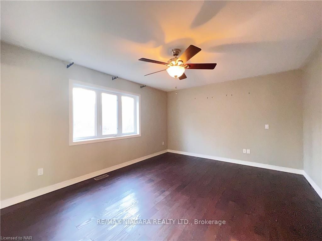Photo 18 of 114 Winterberry Boulevard S, Thorold, Confederation Heights — HOMEH