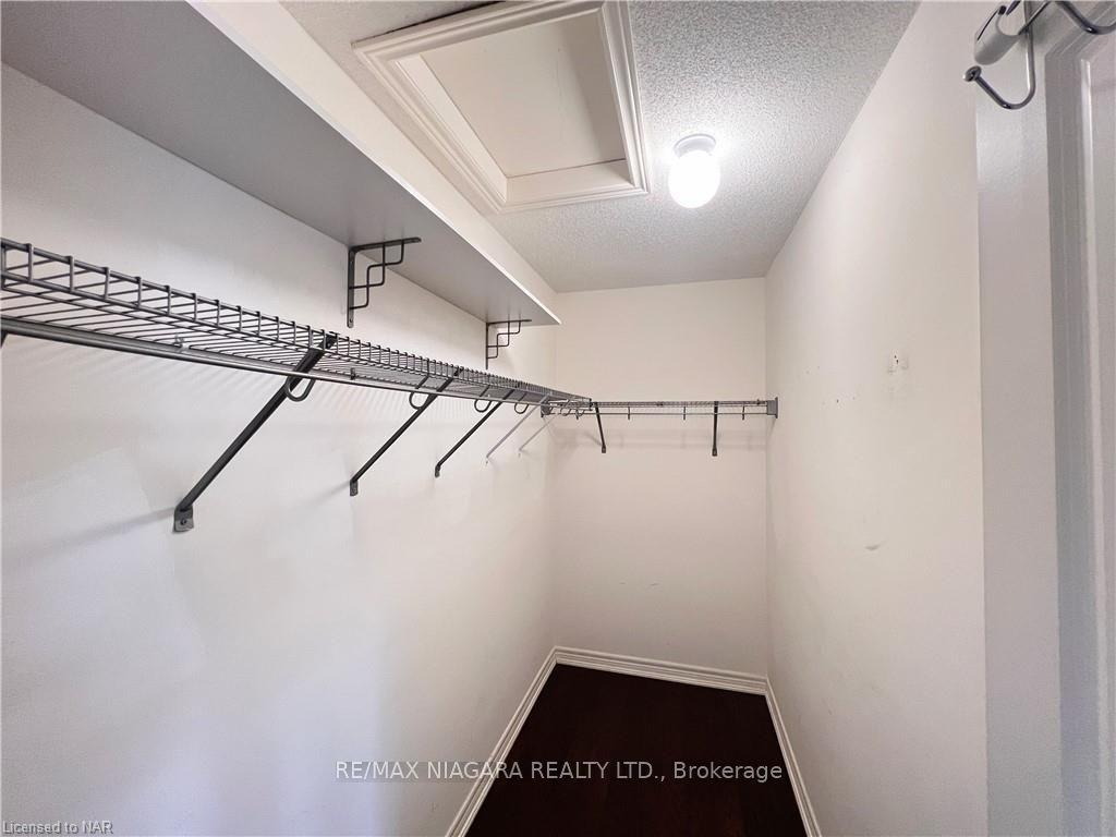 Photo 19 of 114 Winterberry Boulevard S, Thorold, Confederation Heights — HOMEH