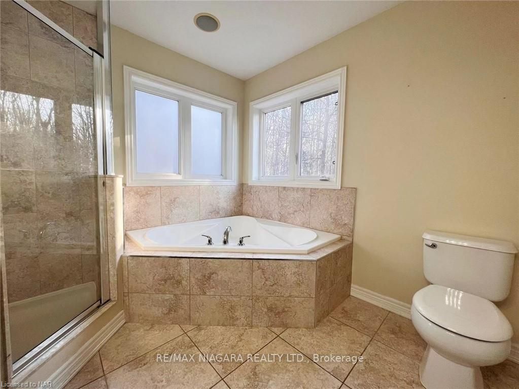 Photo 21 of 114 Winterberry Boulevard S, Thorold, Confederation Heights — HOMEH