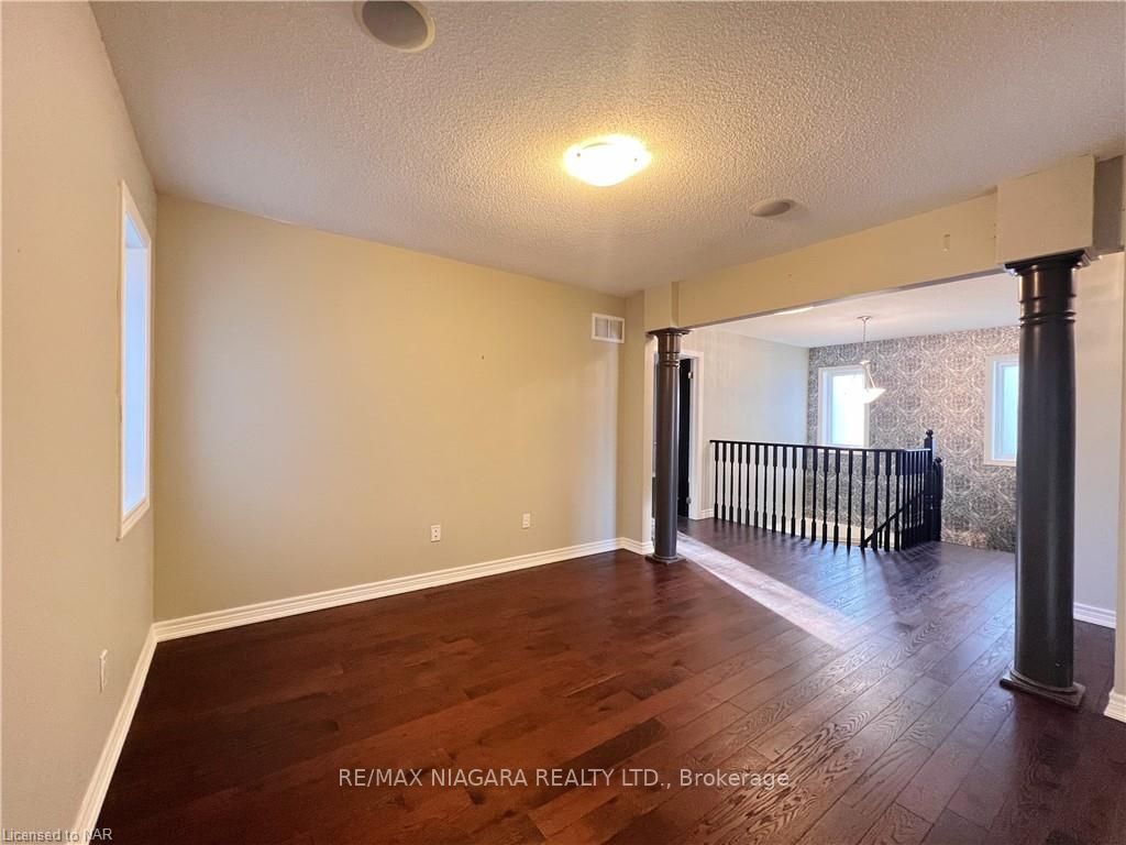 Photo 24 of 114 Winterberry Boulevard S, Thorold, Confederation Heights — HOMEH