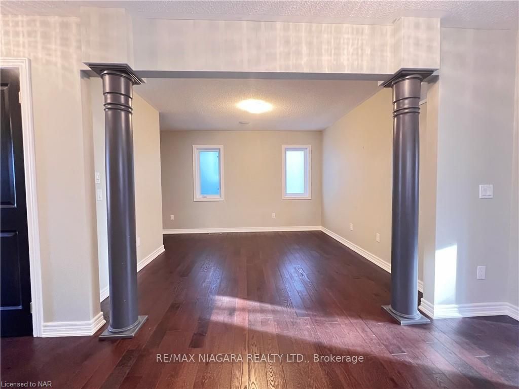 Photo 25 of 114 Winterberry Boulevard S, Thorold, Confederation Heights — HOMEH