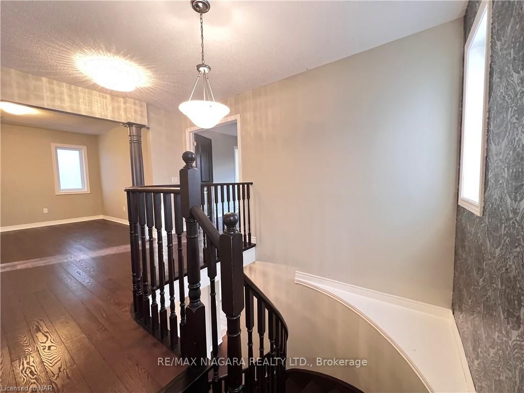 Photo 27 of 114 Winterberry Boulevard S, Thorold, Confederation Heights — HOMEH