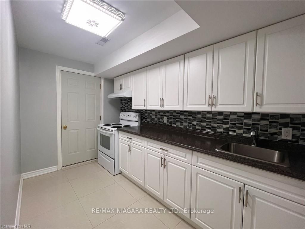 Photo 30 of 114 Winterberry Boulevard S, Thorold, Confederation Heights — HOMEH