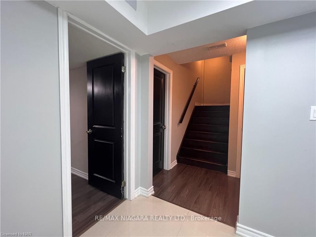 Photo 31 of 114 Winterberry Boulevard S, Thorold, Confederation Heights — HOMEH