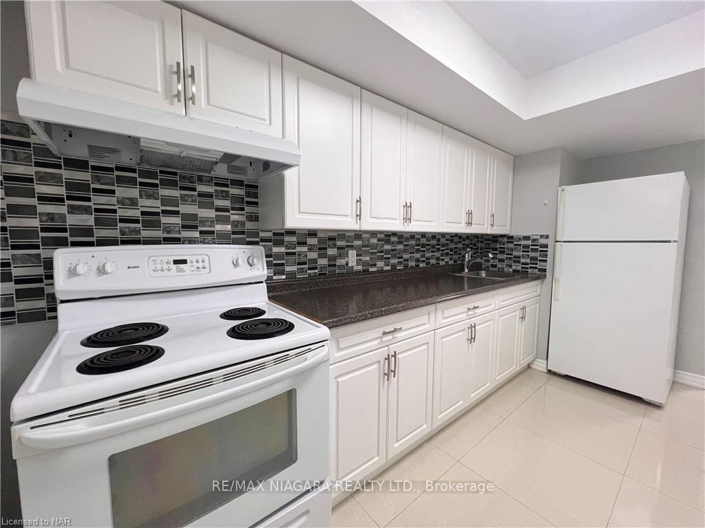 Photo 33 of 114 Winterberry Boulevard S, Thorold, Confederation Heights — HOMEH